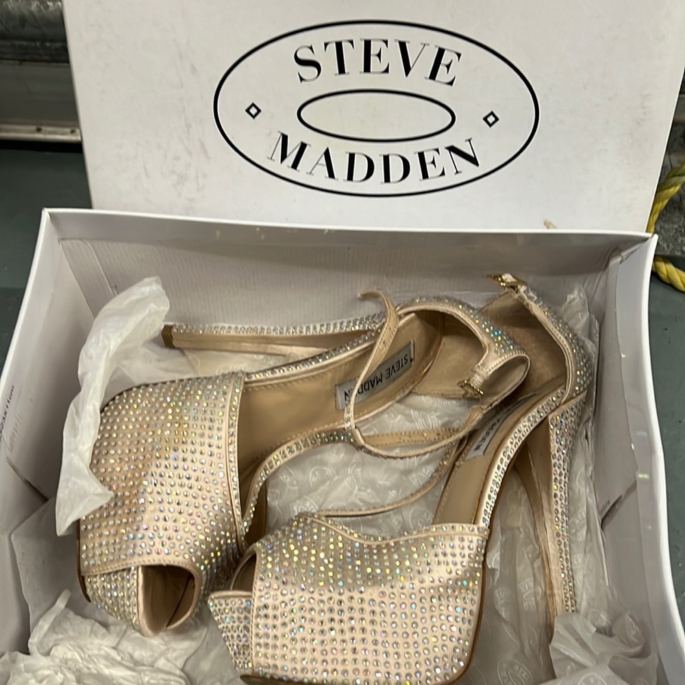 Steve Madden Heels - Picture 2 of 8